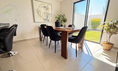 Bonita Casa de 3 Recámaras   Sala TV en PB, en Meseta, Querétaro