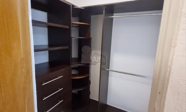 Casa en renta de 2 recámaras en privada con vigilancia Jardines de los Naranjos – León