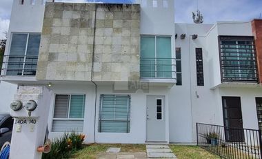 Casa en renta de 2 recámaras en privada con vigilancia Jardines de los Naranjos – León