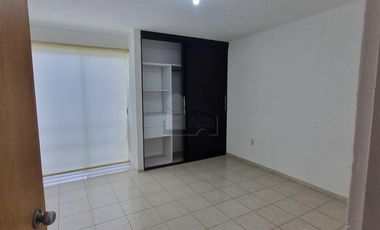 Casa en renta de 2 recámaras en privada con vigilancia Jardines de los Naranjos – León