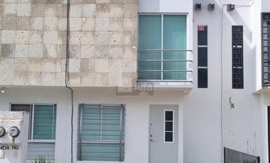 Casa en renta de 2 recámaras en privada con vigilancia Jardines de los Naranjos – León