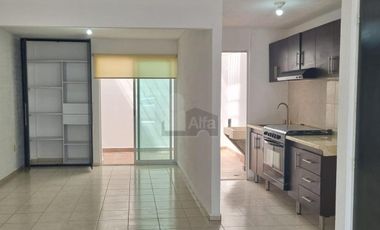 Casa en renta de 2 recámaras en privada con vigilancia Jardines de los Naranjos – León