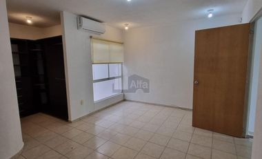 Casa en renta de 2 recámaras en privada con vigilancia Jardines de los Naranjos – León