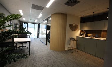 Oficina en Arriendo en Av. La Dehesa // Av. Raul Labbe // Robles