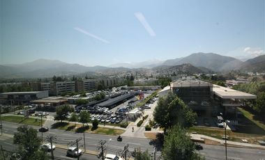 Oficina en Arriendo en Av. La Dehesa // Av. Raul Labbe // Robles