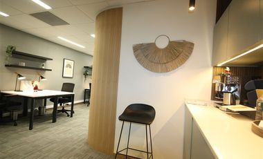 Oficina en Arriendo en Av. La Dehesa // Av. Raul Labbe // Robles