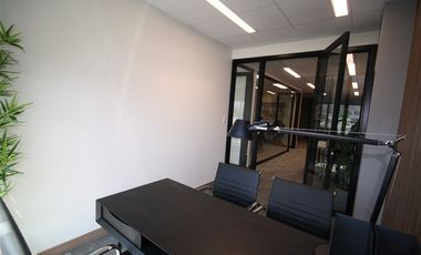 Oficina en Arriendo en Av. La Dehesa // Av. Raul Labbe // Robles