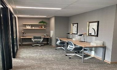 Oficina en Arriendo en Av. La Dehesa // Av. Raul Labbe // Robles