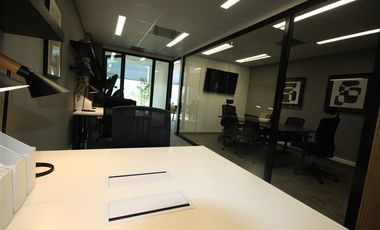 Oficina en Arriendo en Av. La Dehesa // Av. Raul Labbe // Robles