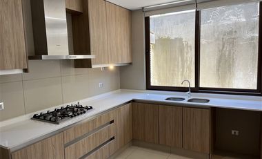 Casa en Arriendo en Av. Alcalde Delano, Av Los Trapenses
