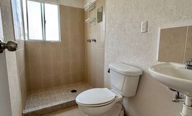 Departamento Seminuevo  en Venta con Balcón en Xonacatlán