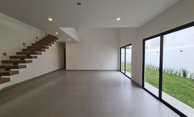 Casa en Venta En Lomas Diamante / 4 recámaras