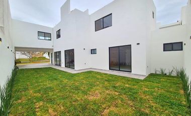 Casa en Venta En Lomas Diamante / 4 recámaras