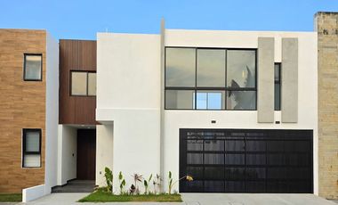 Casa en Venta En Lomas Diamante / 4 recámaras