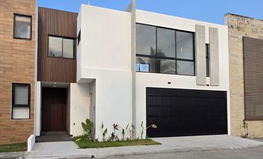 Casa en Venta En Lomas Diamante / 4 recámaras