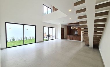 Casa en Venta En Lomas Diamante / 4 recámaras