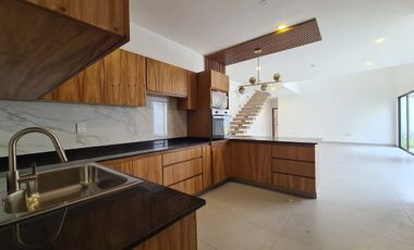 Casa en Venta En Lomas Diamante / 4 recámaras