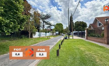 Terreno de 734m2 en CASTELAR NORTE (sobre Larralde en su parte angosta)