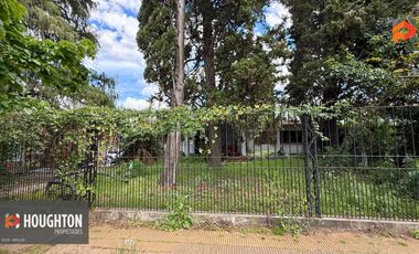 Terreno de 734m2 en CASTELAR NORTE (sobre Larralde en su parte angosta)