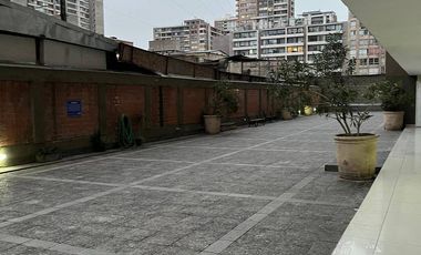 Departamento en arriendo c/ estacionamiento en Barrio Diez de Julio