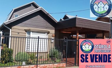 Casa en venta c/ estacionamiento en Sector Poniente