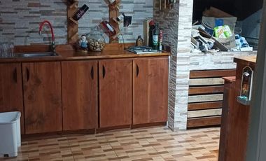 Casa en venta c/ estacionamiento en Sector Poniente