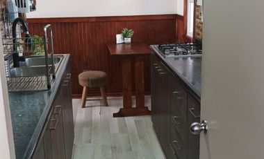 Casa en venta c/ estacionamiento en Sector Poniente