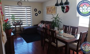 Casa en venta c/ estacionamiento en Sector Poniente