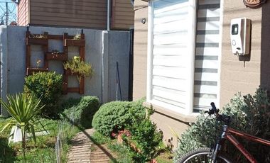 Casa en venta c/ estacionamiento en Sector Poniente
