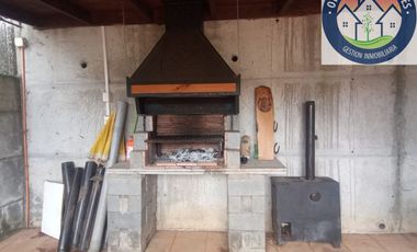 Casa en venta c/ estacionamiento en Pueblo Nuevo