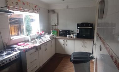 Casa en venta c/ estacionamiento en Pueblo Nuevo