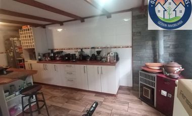 Casa en venta c/ estacionamiento en Pueblo Nuevo