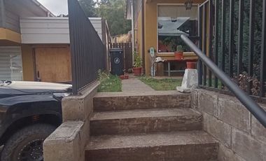 Casa en venta c/ estacionamiento en Pueblo Nuevo