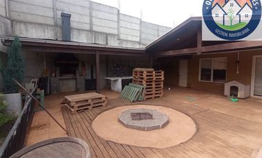 Casa en venta c/ estacionamiento en Pueblo Nuevo