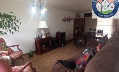 Casa en venta c/ estacionamiento en Pueblo Nuevo