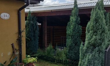 Casa en venta c/ estacionamiento en Pueblo Nuevo