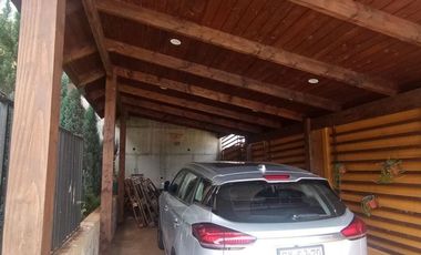 Casa en venta c/ estacionamiento en Pueblo Nuevo