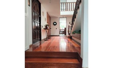 HERMOSA RESIDENCIA EN CIRCUITO ECONOMISTAS, CON ESTUPENDOS ESPACIOS