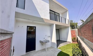 Casa en venta en Jiutepec Morelos en fraccionamiento y alberca propia