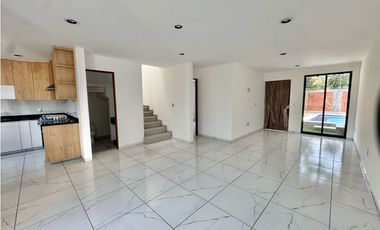 Casa en venta en Jiutepec Morelos en fraccionamiento y alberca propia