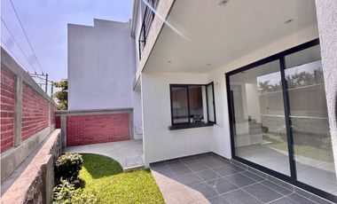 Casa en venta en Jiutepec Morelos en fraccionamiento y alberca propia