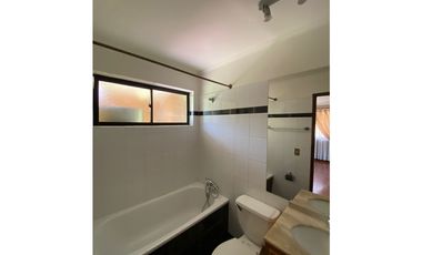 SE ARRIENDA CASA VILLA ALEMANA CENTRO IDEAL INSTITUCIONES