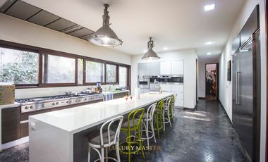 Casa en Renta en la Colonia Seattle con alberca y elevador moderna