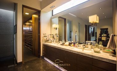 Casa en Renta en la Colonia Seattle con alberca y elevador moderna