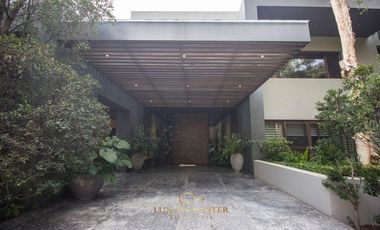 Casa en Renta en la Colonia Seattle con alberca y elevador moderna