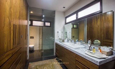 Casa en Renta en la Colonia Seattle con alberca y elevador moderna