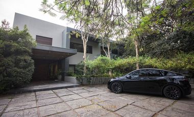 Casa en Renta en la Colonia Seattle con alberca y elevador moderna