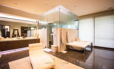 Casa en Renta en la Colonia Seattle con alberca y elevador moderna