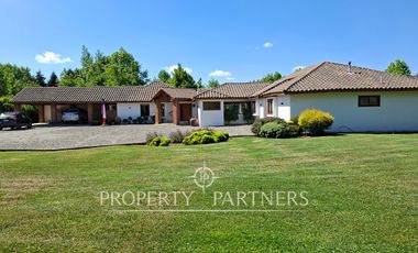 Gran casa en exclusivo sector