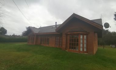 VENDO PARCELA CON CASA Y PISCINA A 5 MINUTOS DE LOS ÁNGELES